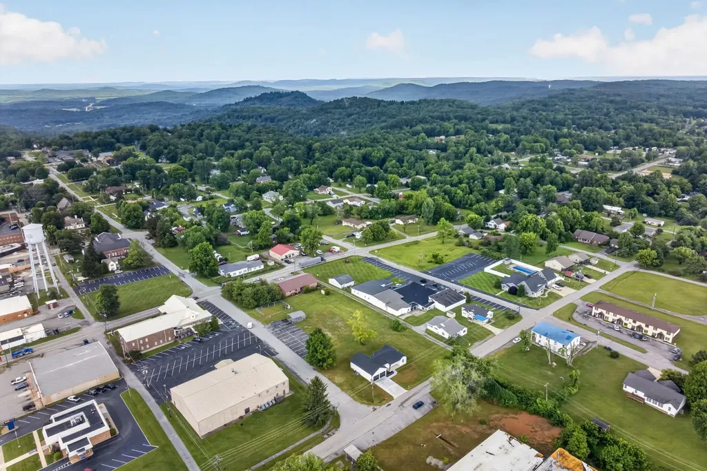 208 E Crawford Avenue Monterey TN 38574