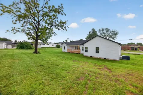 208 E Crawford Avenue Monterey TN 38574