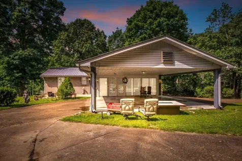 4251 Moss Hill Drive Nunnelly TN 37137
