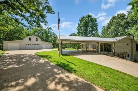 4251 Moss Hill Drive Nunnelly TN 37137