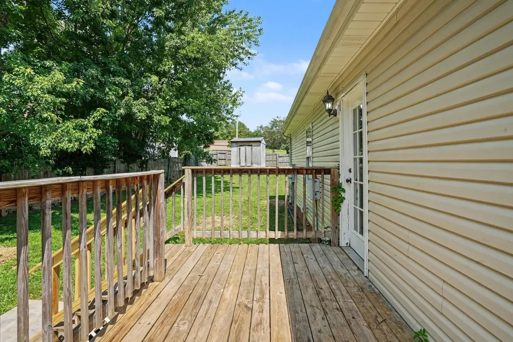 187 S Palmers Chapel Road White House TN 37188