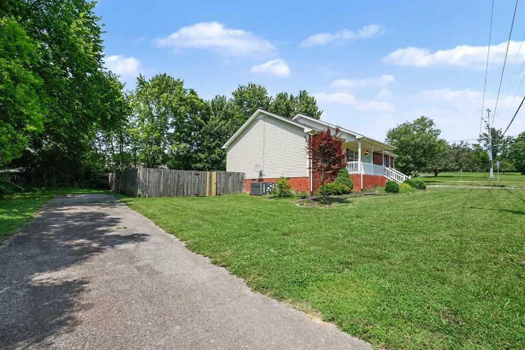 187 S Palmers Chapel Road White House TN 37188