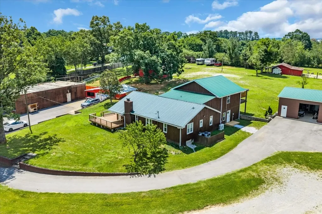 1278 Spencer Mill Road Burns TN 37029