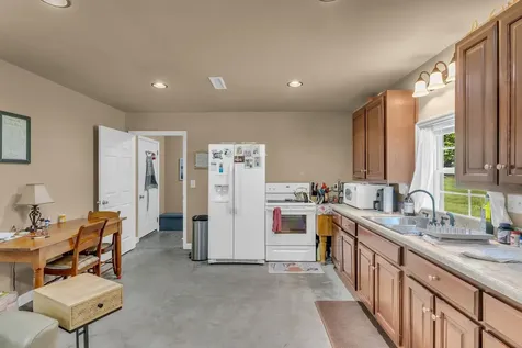18 Tisdale Lane Brush Creek TN 38547