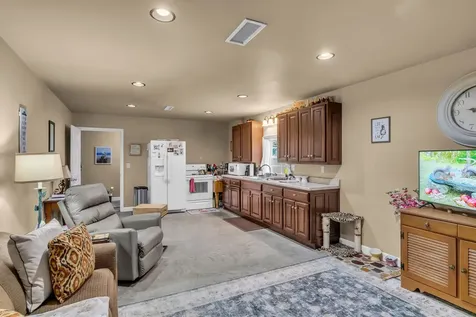 18 Tisdale Lane Brush Creek TN 38547