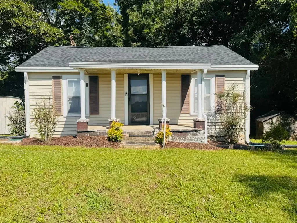 1298 Creek Road Smithville TN 37166