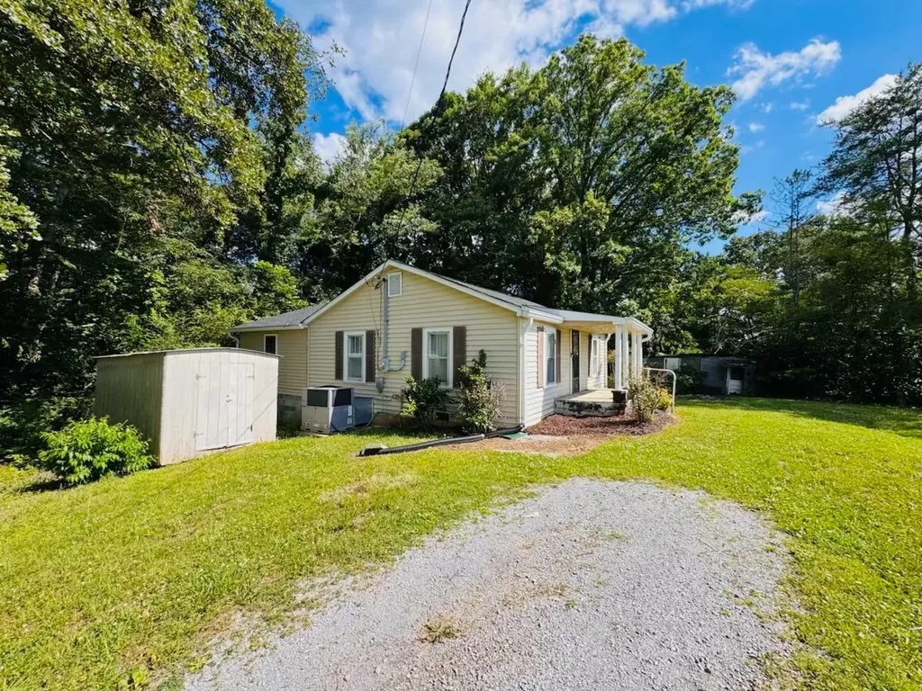 1298 Creek Road Smithville TN 37166