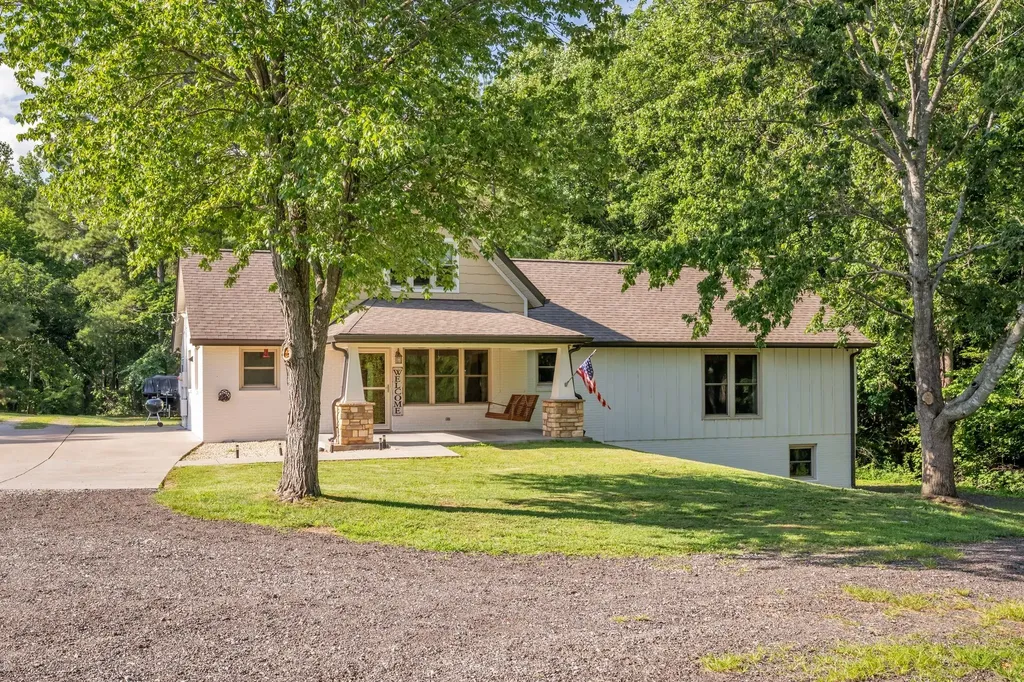 1231 Abiff Road Bon Aqua TN 37025