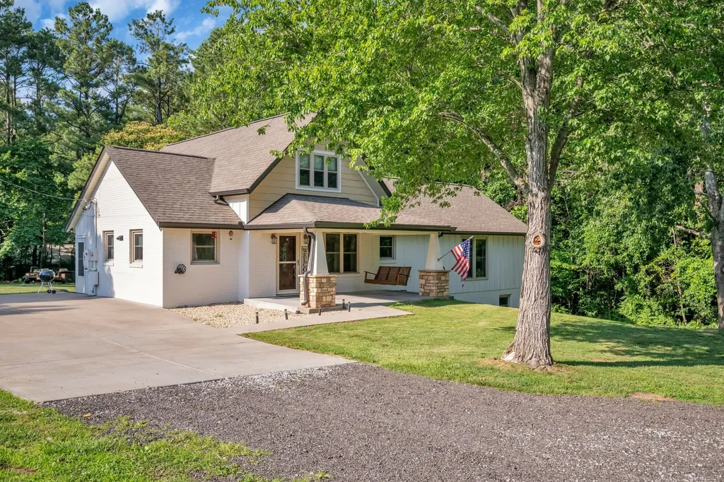 1231 Abiff Road Bon Aqua TN 37025