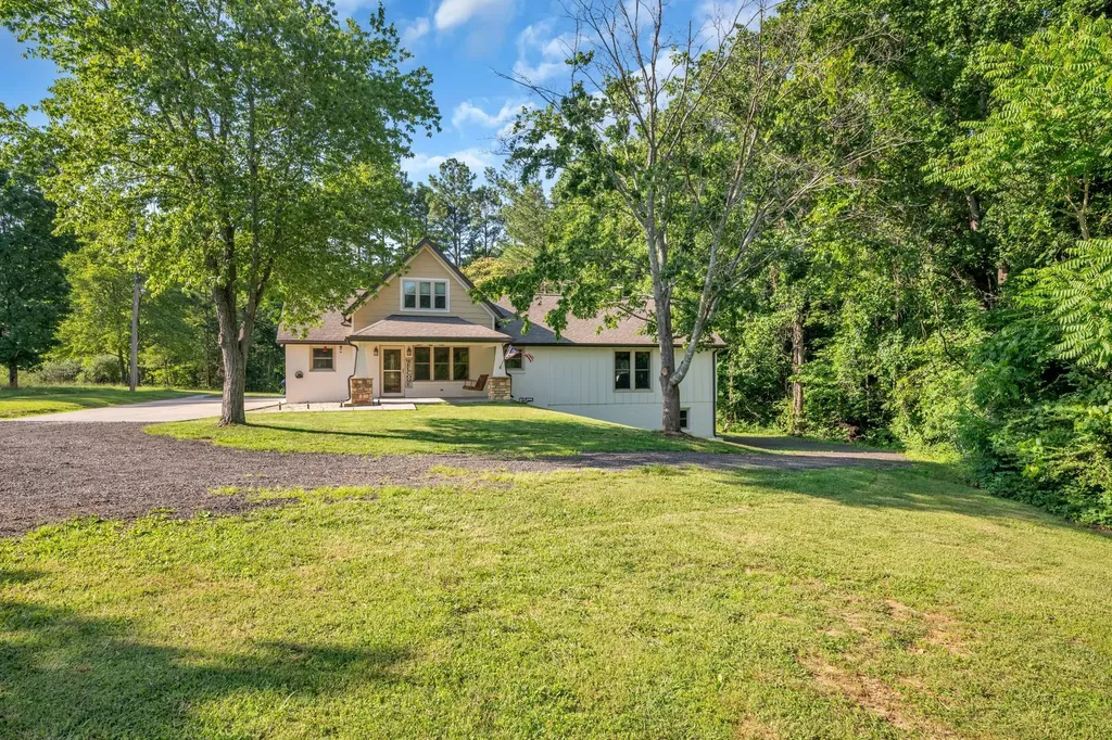 1231 Abiff Road Bon Aqua TN 37025