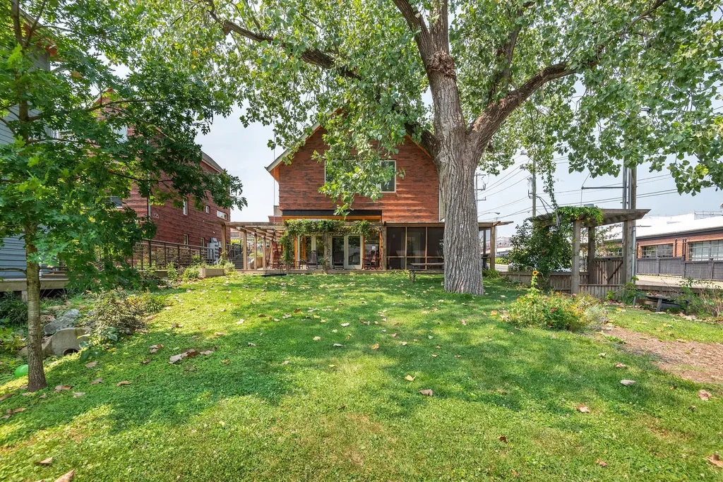 1325 5th Ave, N Nashville TN 37208