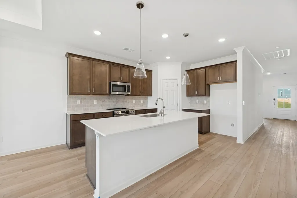 1721 Sharpstone Drive Columbia TN 38401