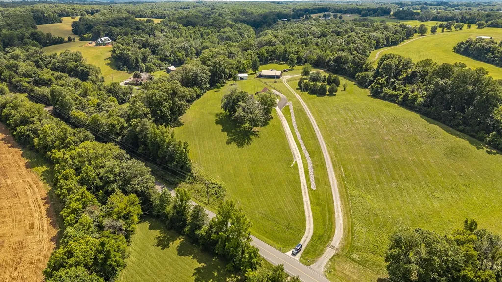 6040 New Cut Road Greenbrier TN 37073