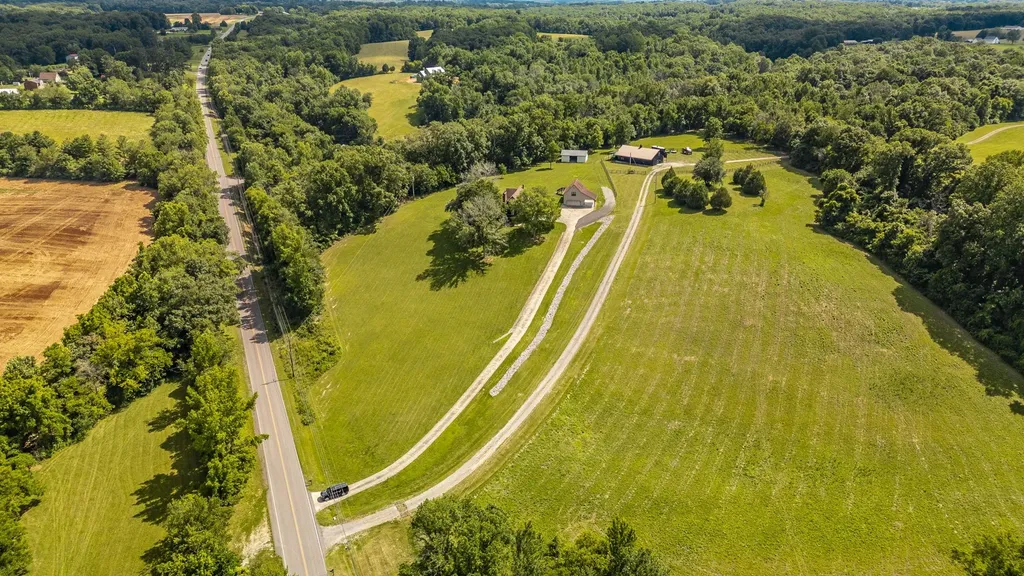 6040 New Cut Road Greenbrier TN 37073