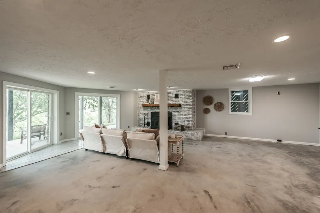 6040 New Cut Road Greenbrier TN 37073