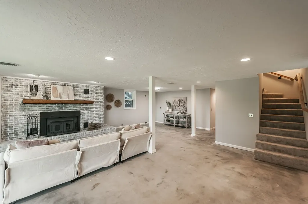 6040 New Cut Road Greenbrier TN 37073