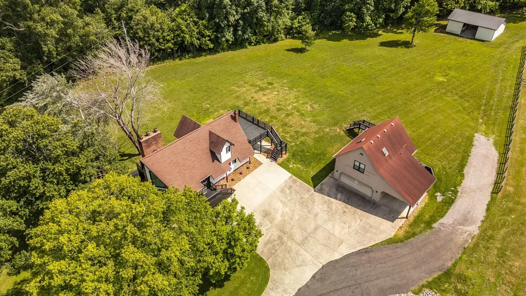 6040 New Cut Road Greenbrier TN 37073