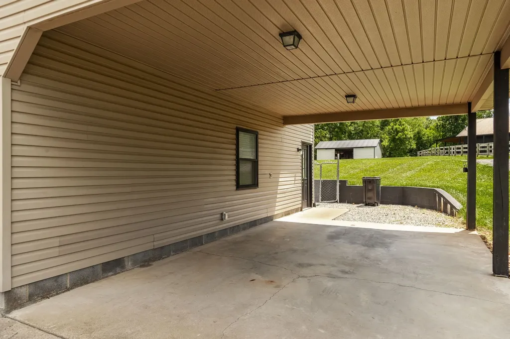 6040 New Cut Road Greenbrier TN 37073
