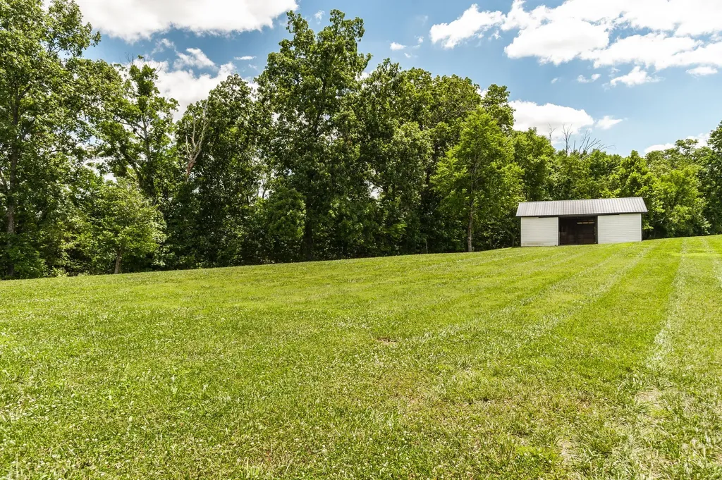 6040 New Cut Road Greenbrier TN 37073