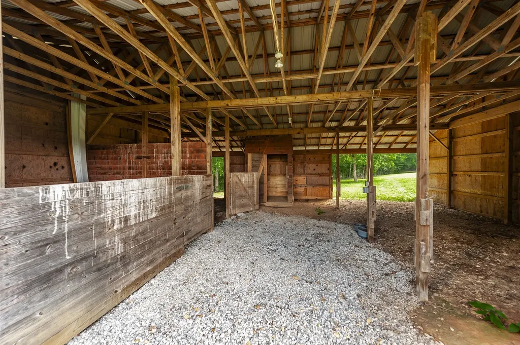 6040 New Cut Road Greenbrier TN 37073