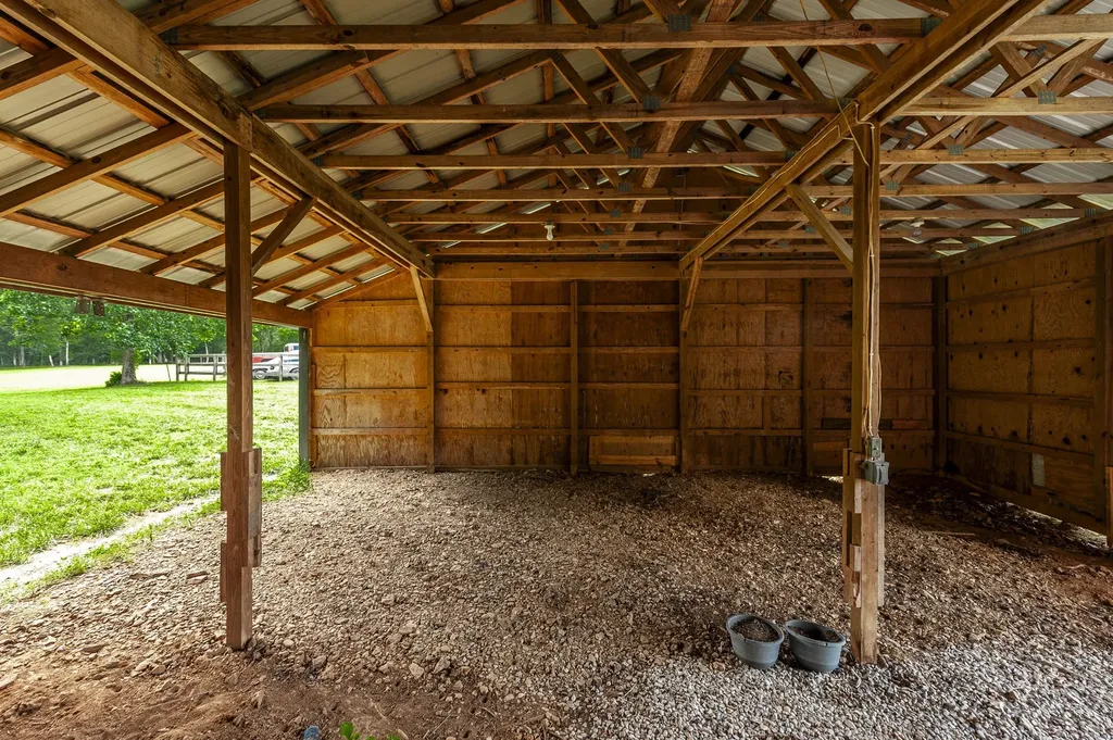 6040 New Cut Road Greenbrier TN 37073