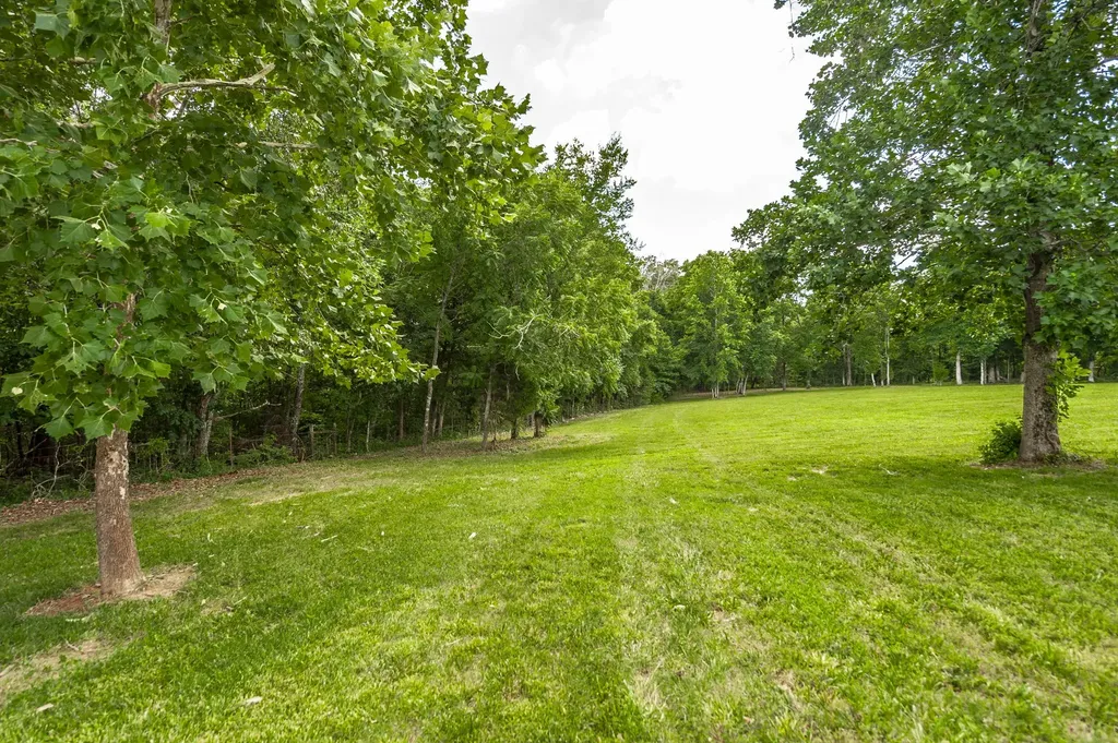 6040 New Cut Road Greenbrier TN 37073