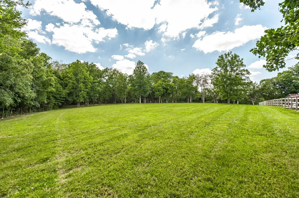 6040 New Cut Road Greenbrier TN 37073