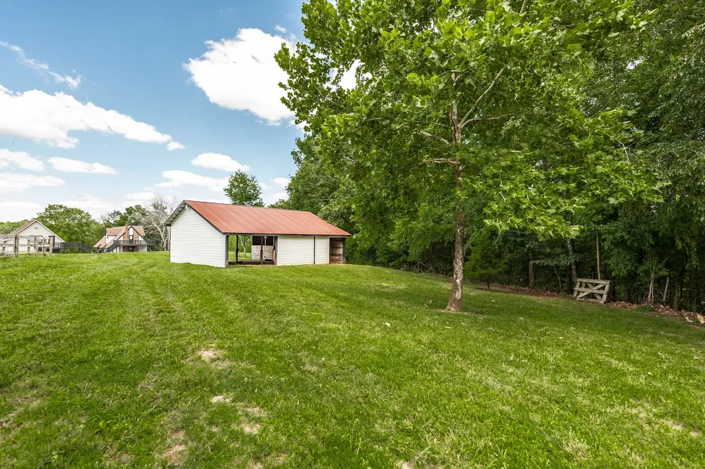 6040 New Cut Road Greenbrier TN 37073