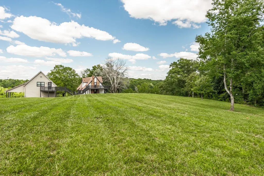 6040 New Cut Road Greenbrier TN 37073