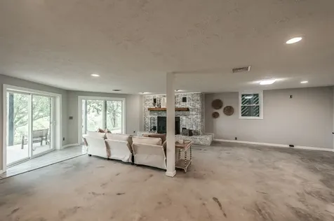 6040 New Cut Road Greenbrier TN 37073