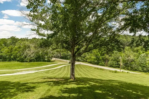 6040 New Cut Road Greenbrier TN 37073