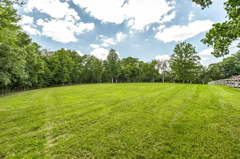 6040 New Cut Road Greenbrier TN 37073