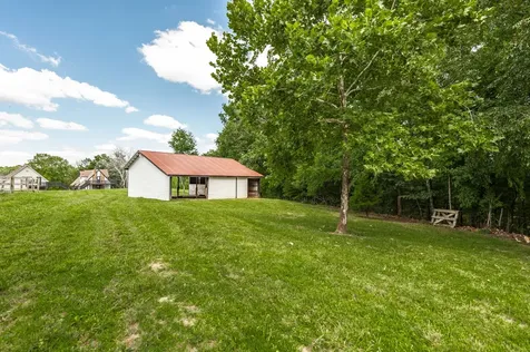 6040 New Cut Road Greenbrier TN 37073