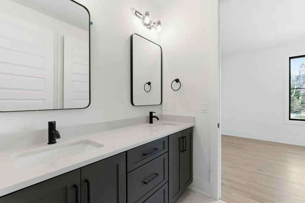 1523 Graybar Lane Nashville TN 37215