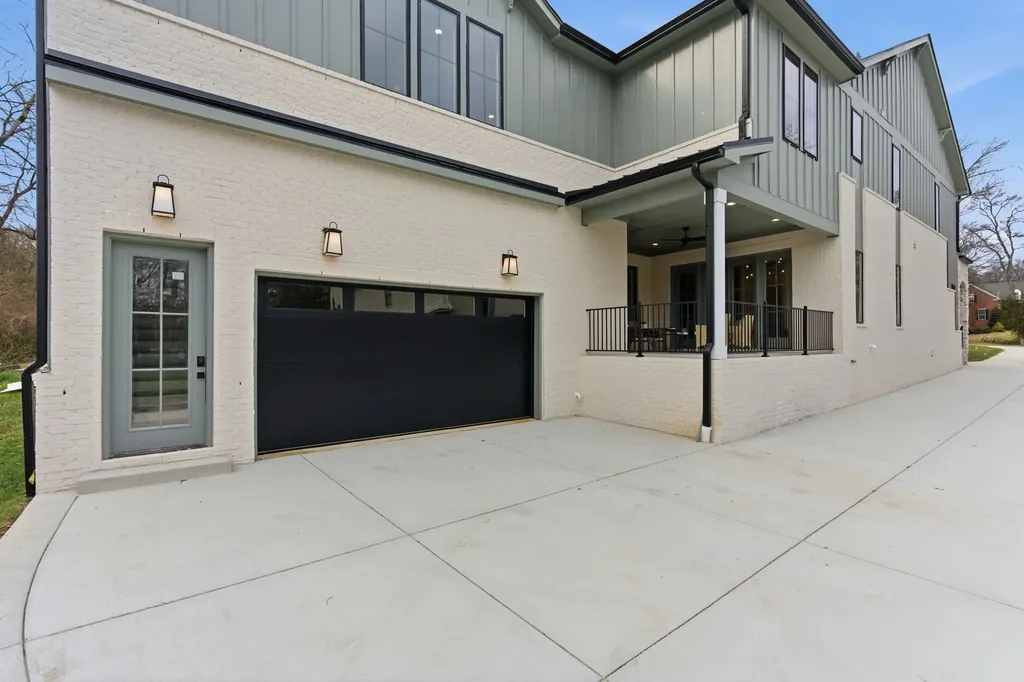 1523 Graybar Lane Nashville TN 37215