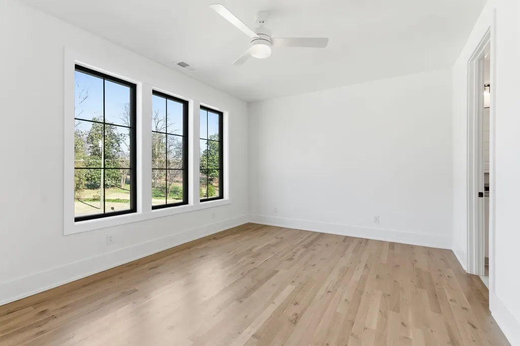 1525 Graybar Lane Nashville TN 37215