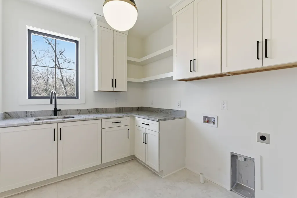 1525 Graybar Lane Nashville TN 37215