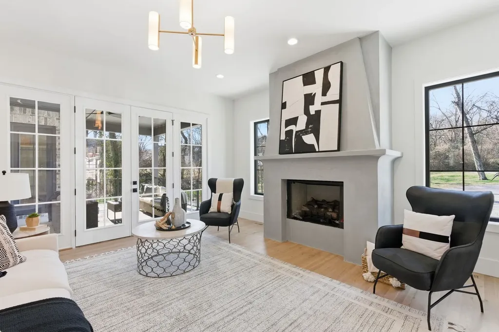 1525 Graybar Lane Nashville TN 37215