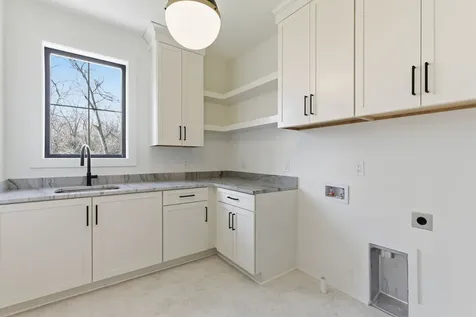 1525 Graybar Lane Nashville TN 37215
