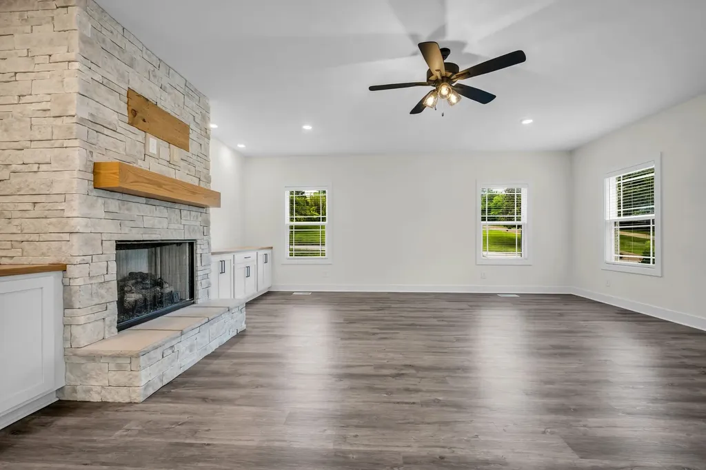 420 Stonemeadow Road Clarksville TN 37043