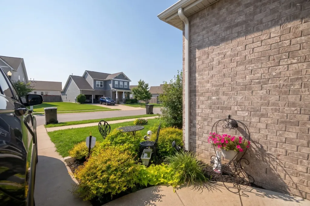1127 Westgate Drive Gallatin TN 37066