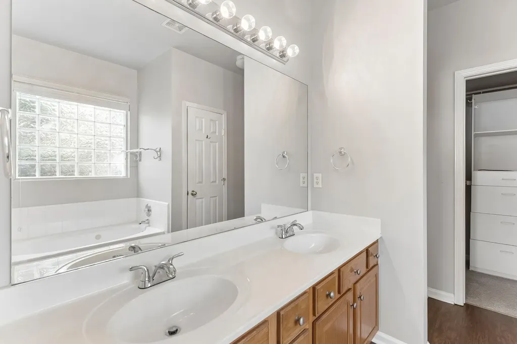 1961 Deep Woods Trail Nashville TN 37214
