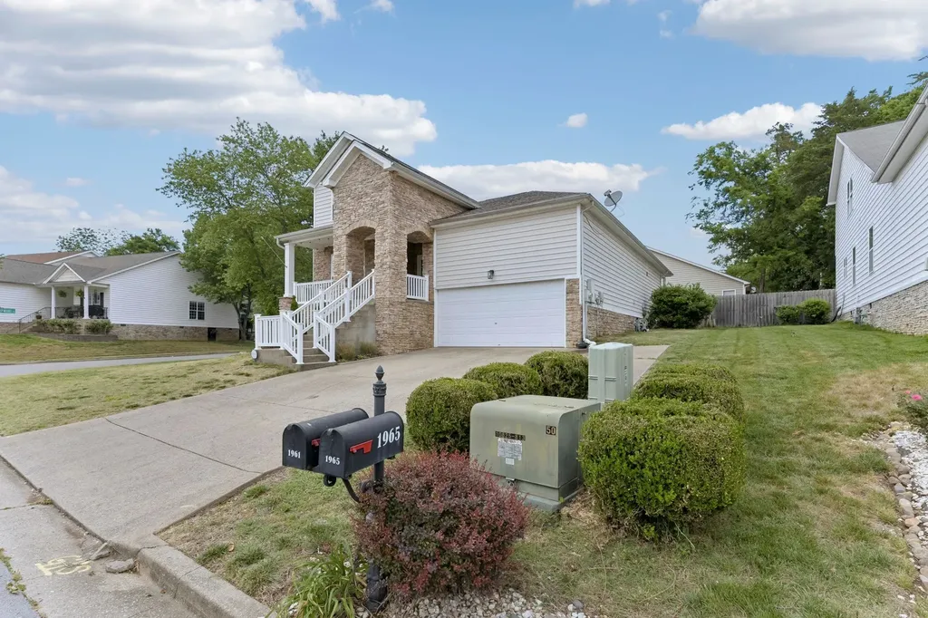 1961 Deep Woods Trail Nashville TN 37214