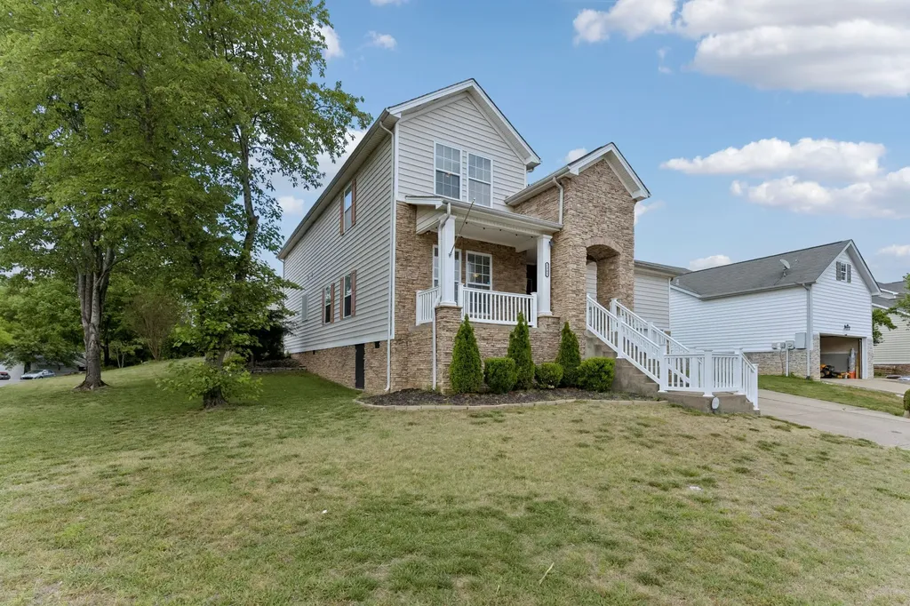 1961 Deep Woods Trail Nashville TN 37214
