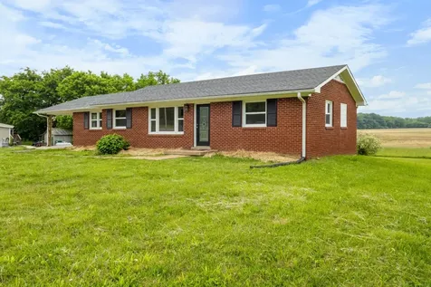 3070 Dover Road Woodlawn TN 37191