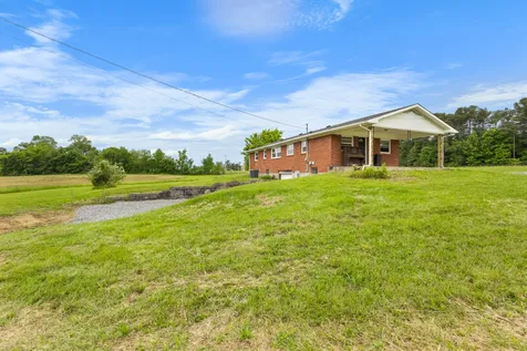 3070 Dover Road Woodlawn TN 37191
