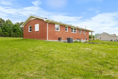 3070 Dover Road Woodlawn TN 37191