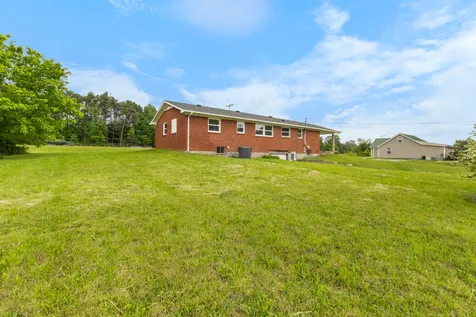 3070 Dover Road Woodlawn TN 37191