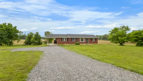3070 Dover Road Woodlawn TN 37191