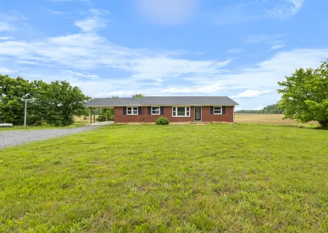 3070 Dover Road Woodlawn TN 37191